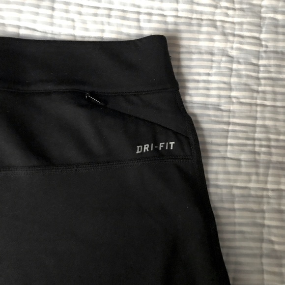 EUC: Nike Dri-Fit Crop Leggings Black - Picture 2 of 3